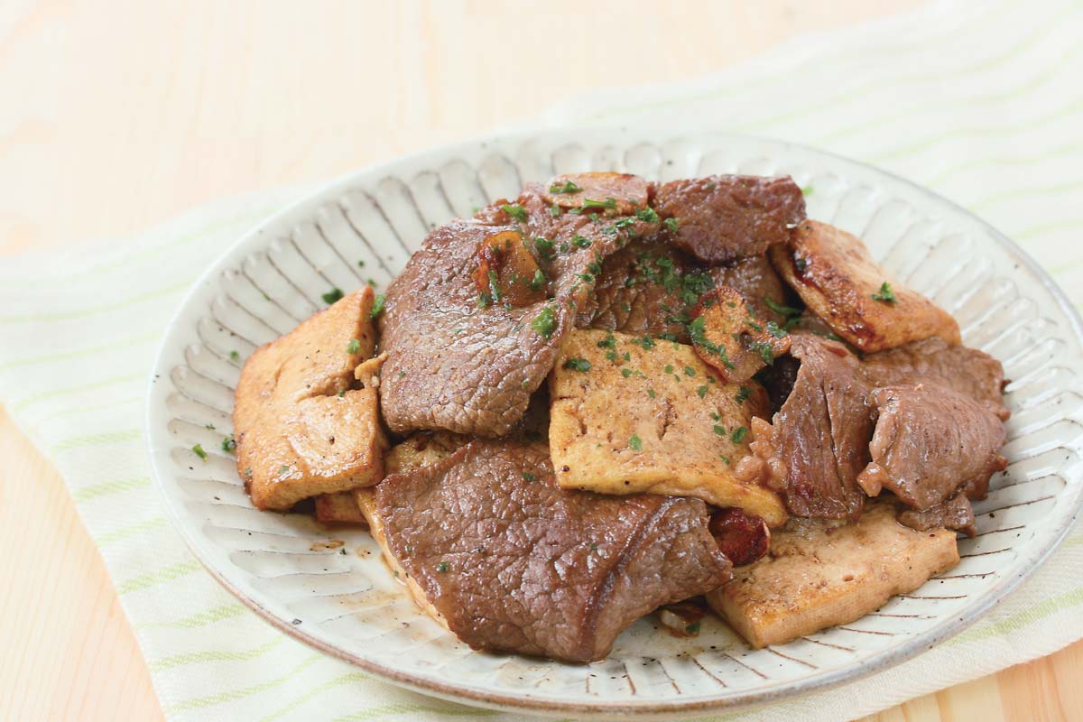 牛肉と豆腐のガーリックバター醤油炒め