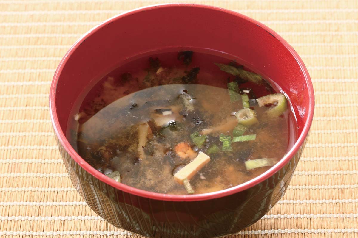 海藻たっぷり根菜入りみそ汁