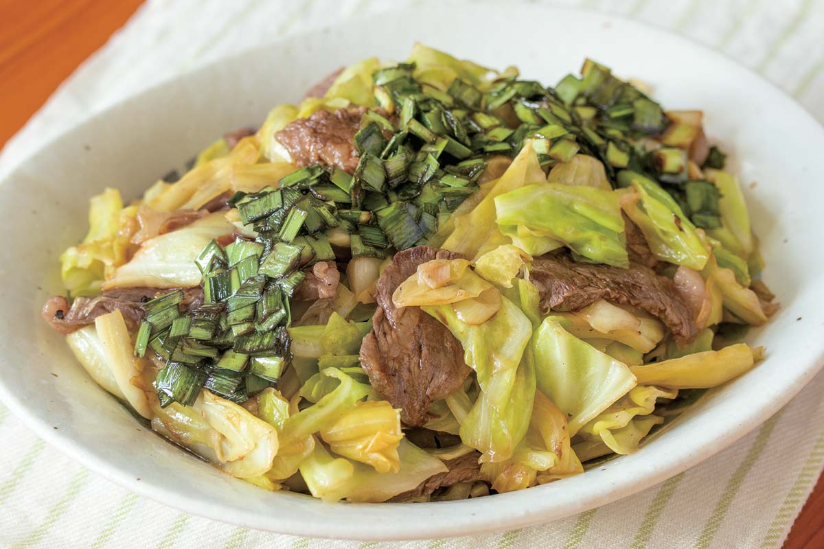 ニラだれで食べる！牛肉とキャベツの炒めもの