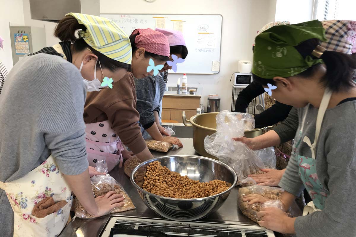 自家製味噌作り。大豆をつぶす