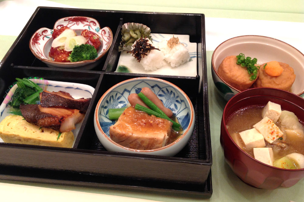 99％あいコープ食材の「あいごはん弁当」