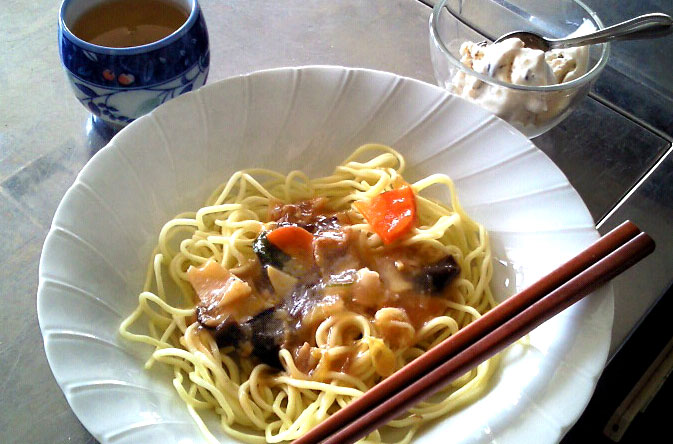 あんかけ焼きそばとヨーグルトカッサータ