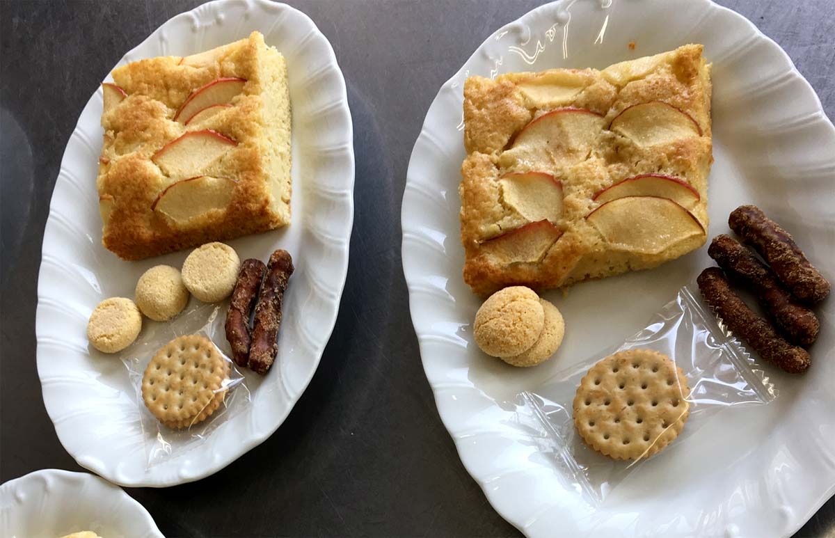 リンゴのケーキやあいコープのお菓子